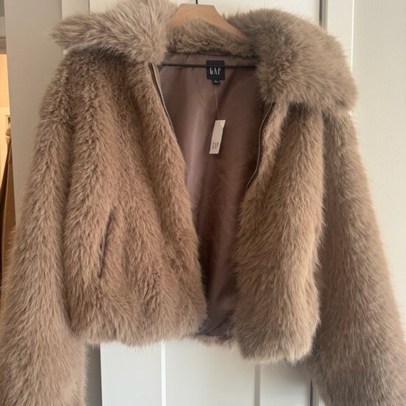 Gap Cropped Faux Fur Jacket - Picture 4 of 7
